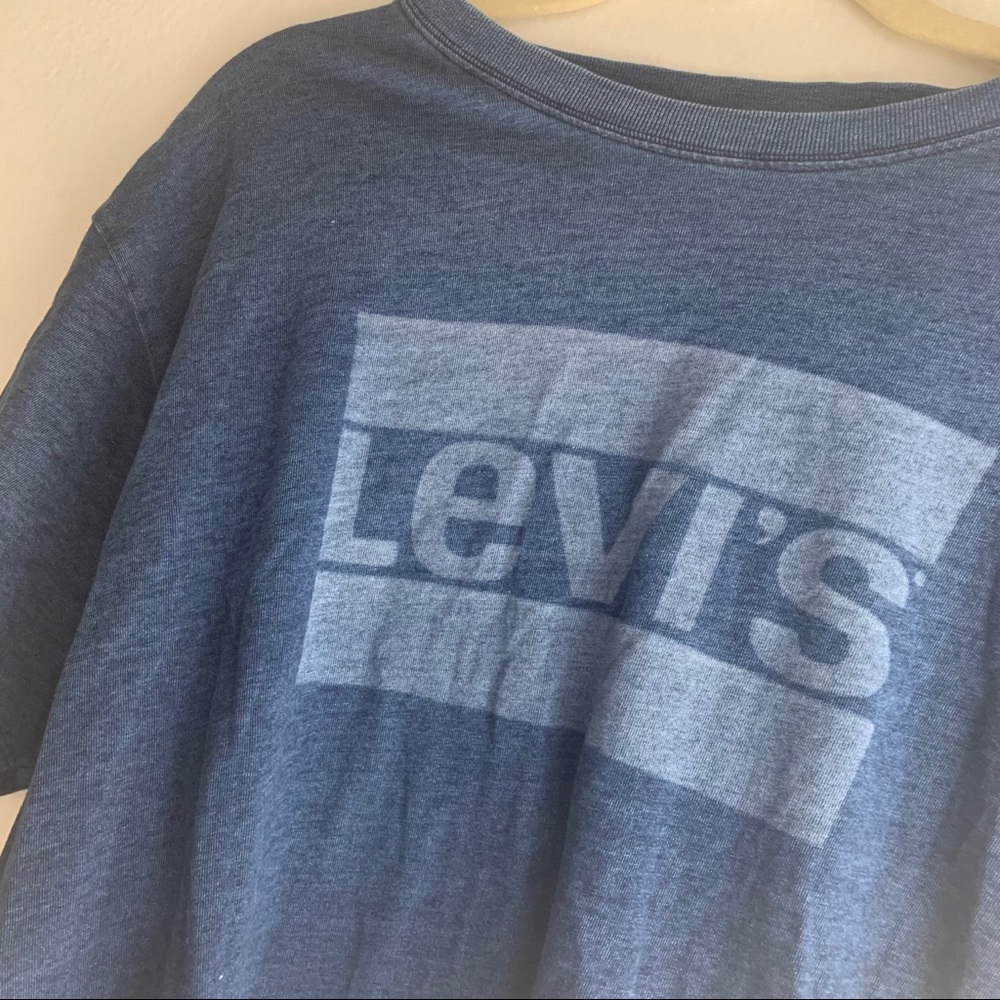 Levi’s semi cropped top